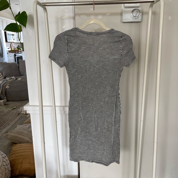 Asymmetrical striped mini dress - Picture 3 of 3